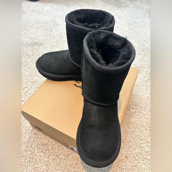 UGG Classic II Toddler Boots - Picture 7 of 12